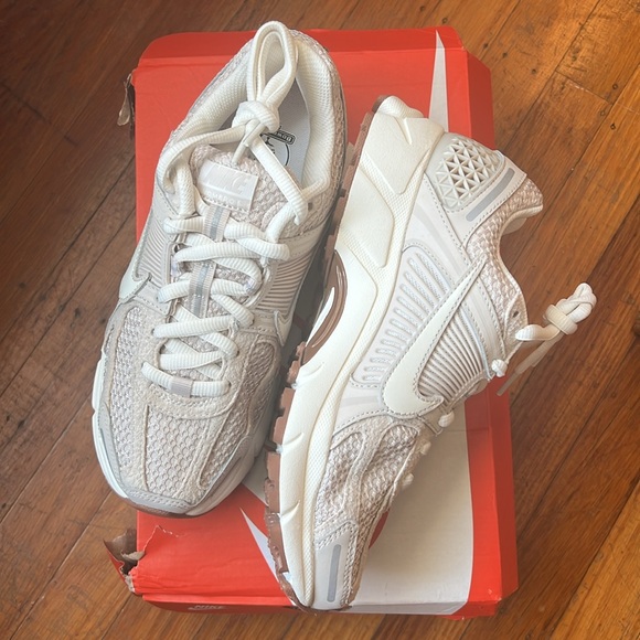 Nike Zoom Vomero 5 Light Orewood Brown Womens 8 - Picture 5 of 6